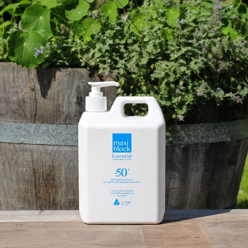 Maxiblock Essential 1L On A Wooden Table In Front of A Plant