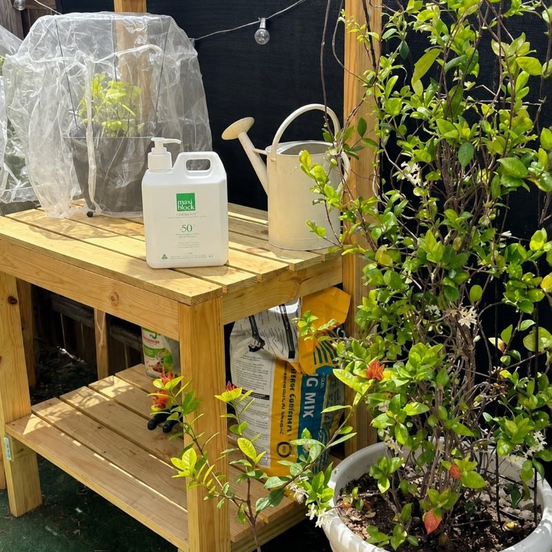 Maxiblock Outbacker 1L On A Garden Workbench